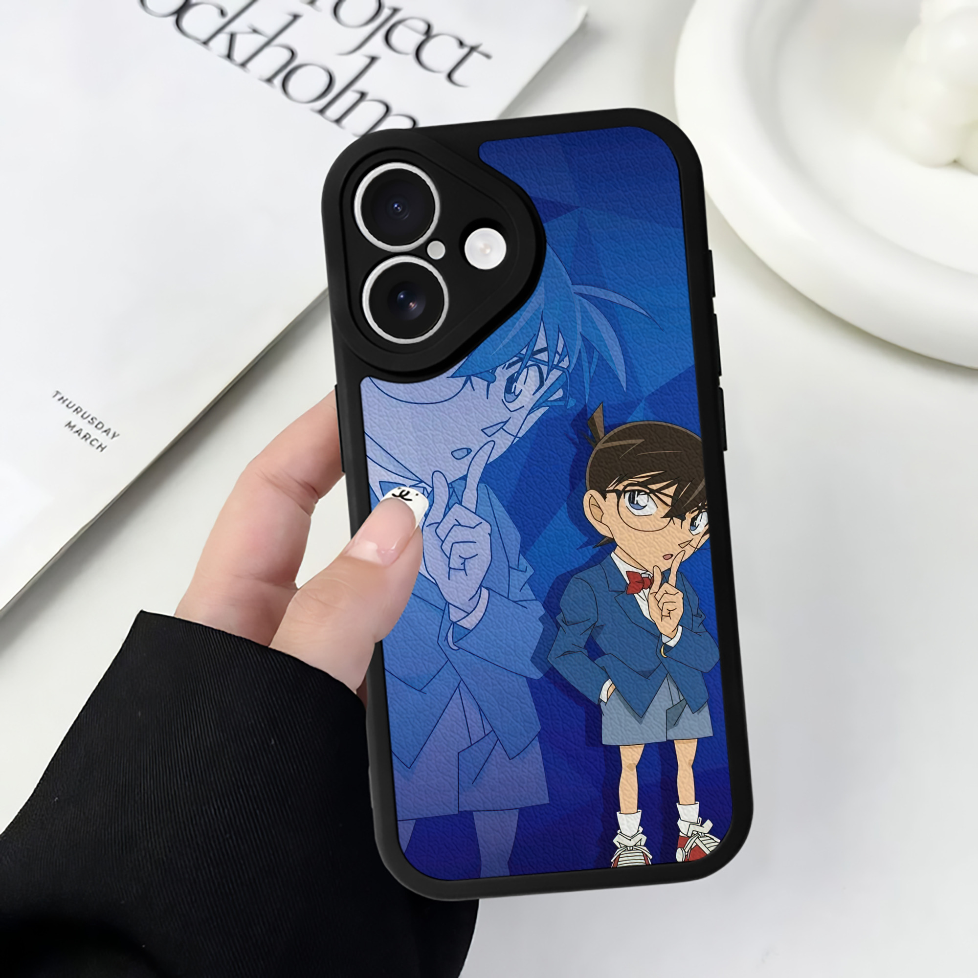 （画像用） 名探偵コナン Detective Conan 【iPhone 16シリーズ対応】シリコンスマホケース（レザー調） 材質：シリコン